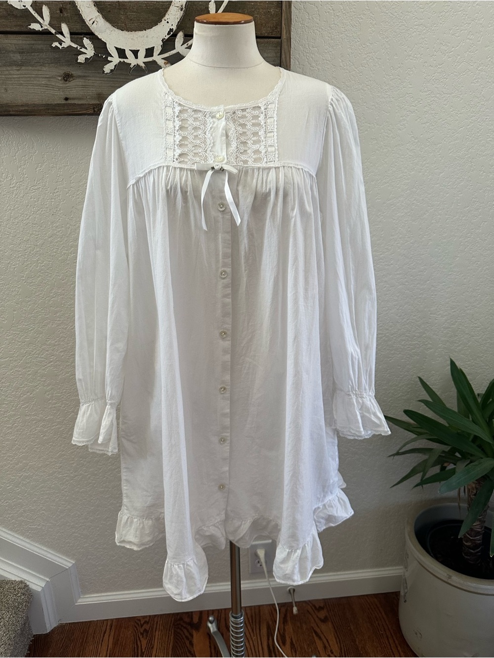 VTG Victoria’s Secret white cotton nightgown robe size Small 100% cotton